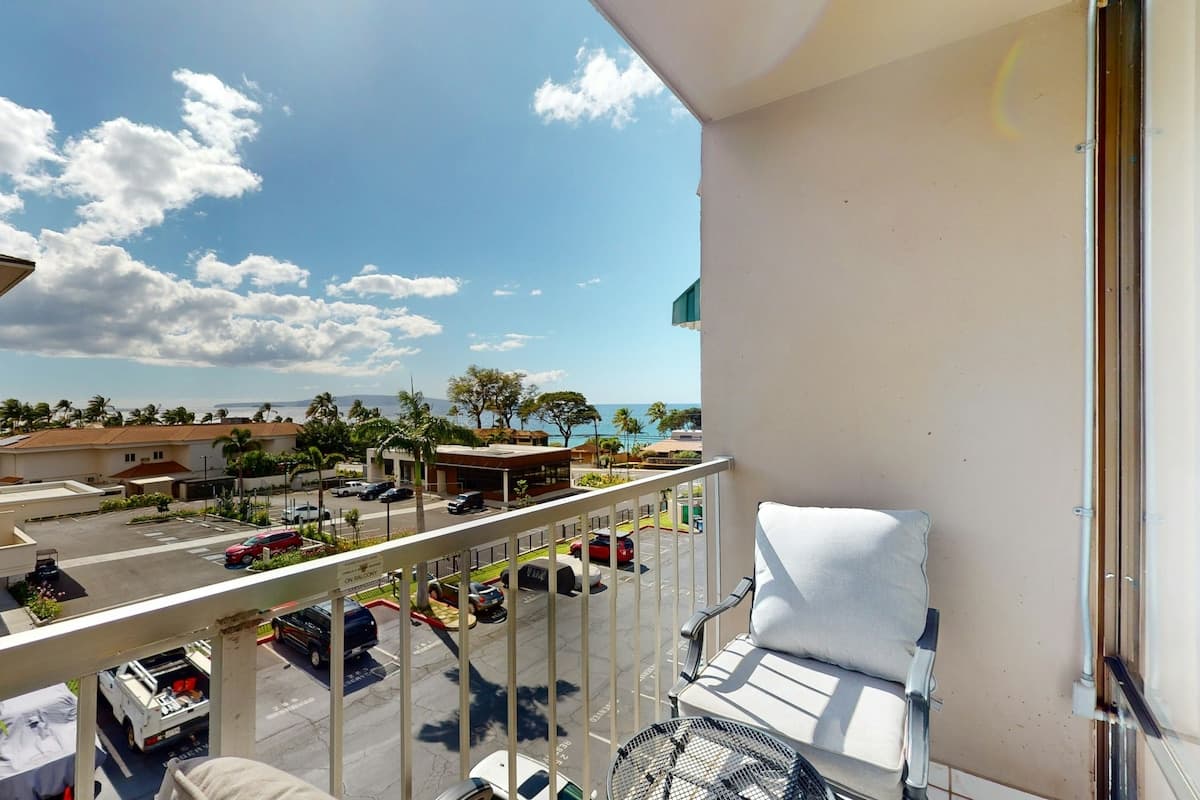 3BR Oceanview 4th-Floor, Balcony, Pool - Photo 2