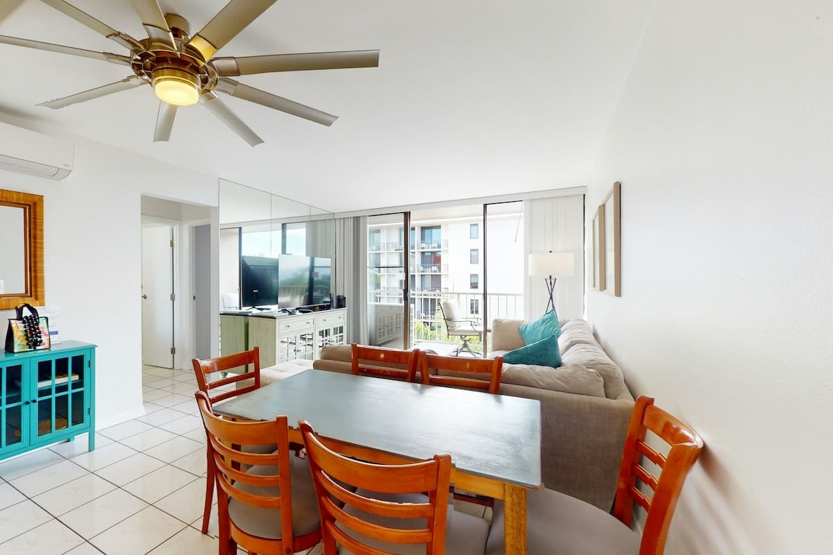 3BR Oceanview 4th-Floor, Balcony, Pool - Photo 3