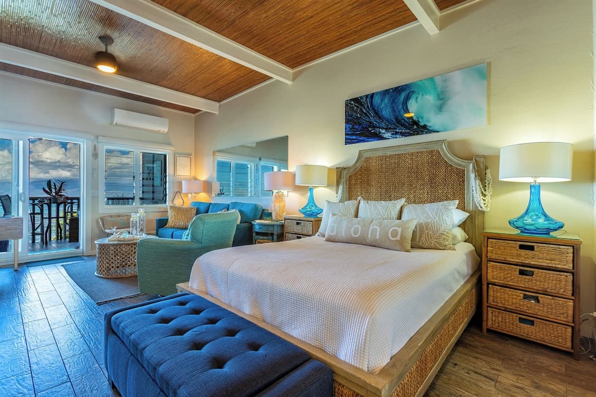 Condo in Lahaina · ★4.88 · 1 bedroom · 2 beds · 1 bath - Photo 5