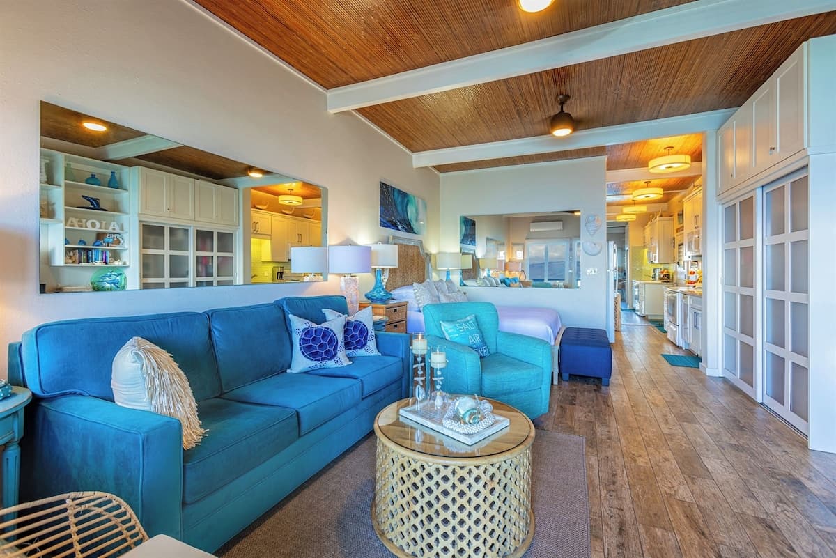 Condo in Lahaina · ★4.88 · 1 bedroom · 2 beds · 1 bath - Photo 2