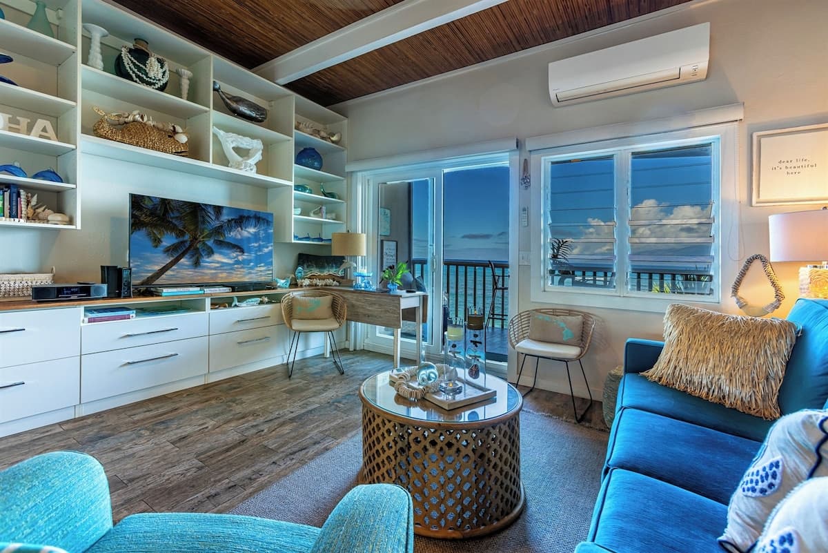 Condo in Lahaina · ★4.88 · 1 bedroom · 2 beds · 1 bath - Photo 4