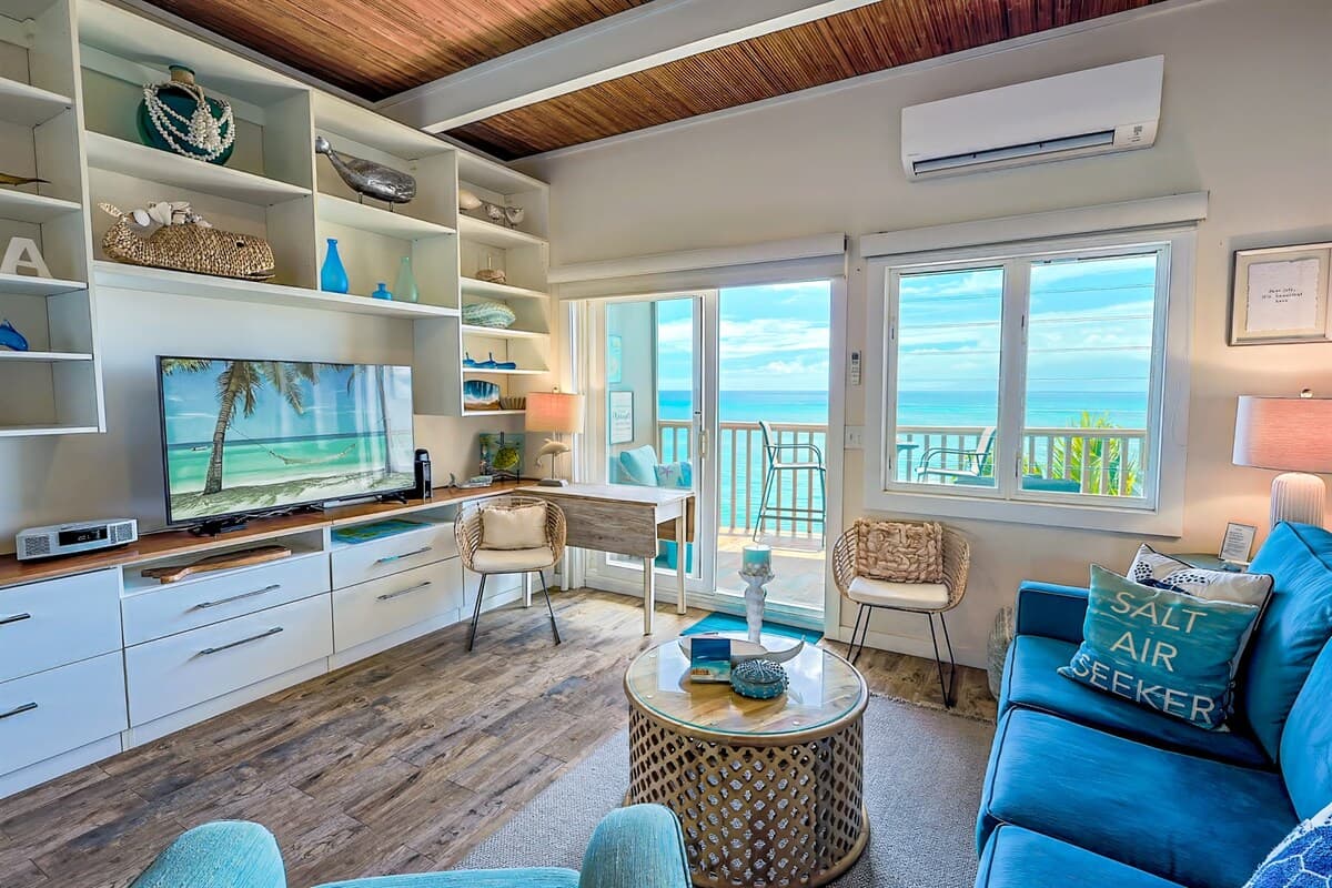 Condo in Lahaina · ★4.88 · 1 bedroom · 2 beds · 1 bath - Photo 1