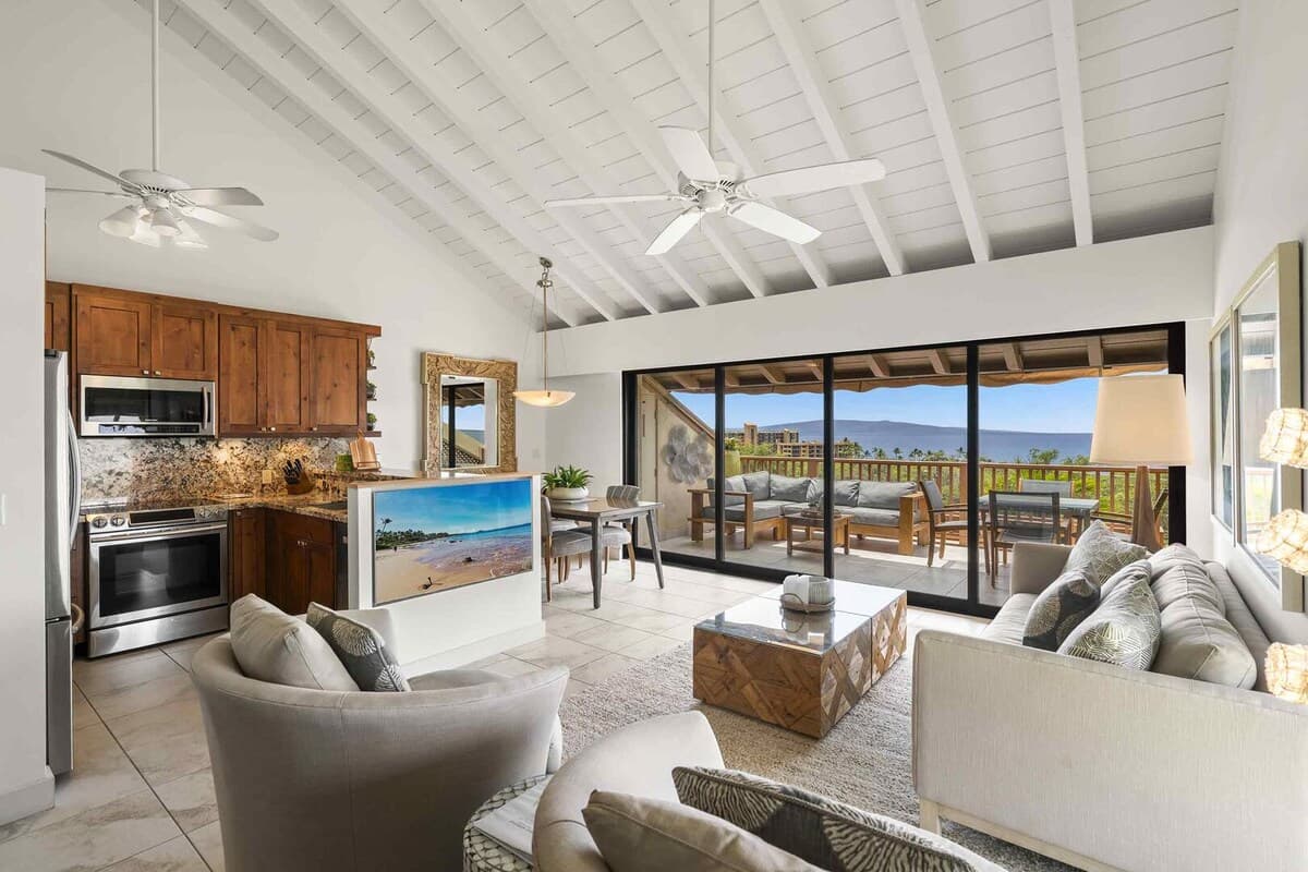 Condo in Kihei · ★5.0 · 2 bedrooms · 2 beds · 2 baths - Photo 2