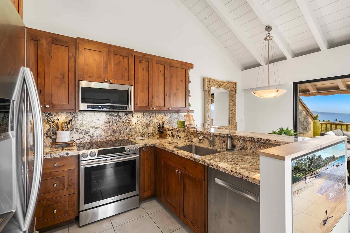 Condo in Kihei · ★5.0 · 2 bedrooms · 2 beds · 2 baths - Photo 3
