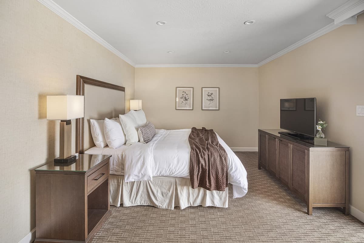 Stylish Silverado Resort Condo with Pool & Golf - Photo 3