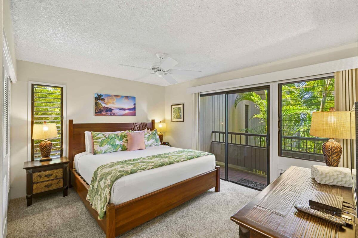 Condo in Kihei · ★4.75 · 2 bedrooms · 4 beds · 2 private baths - Photo 4