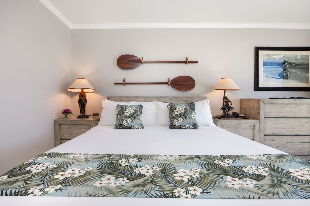 Condo in Honolulu · ★4.89 · Studio · 1 private bath - Photo 1