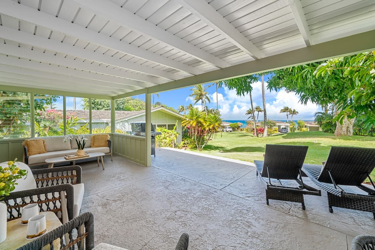 Condo in Lahaina · ★5.0 · 3 bedrooms · 6 beds · 2 shared baths - Photo 1