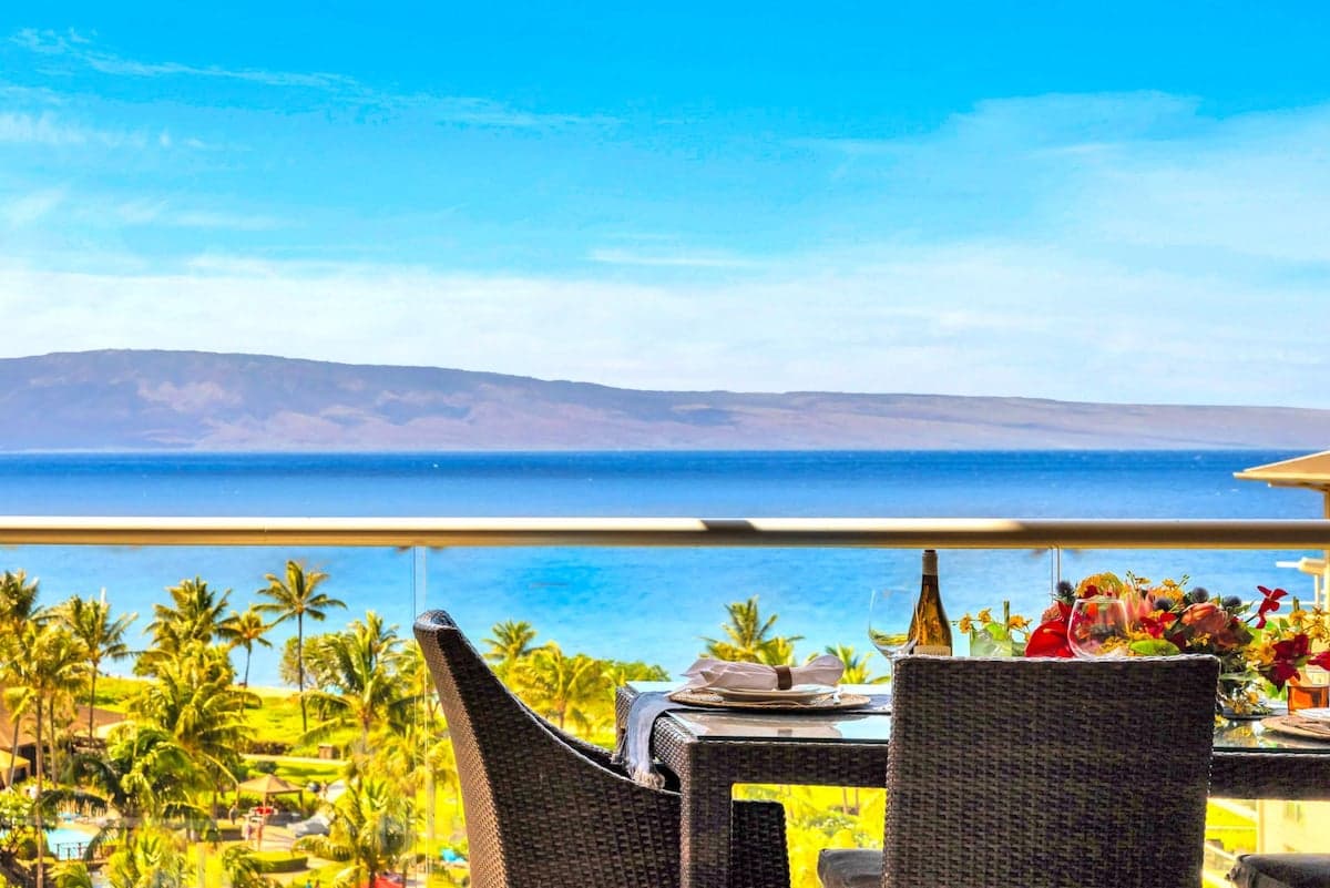 Condo in Lahaina · ★5.0 · 3 bedrooms · 4 beds · 3 baths - Photo 1