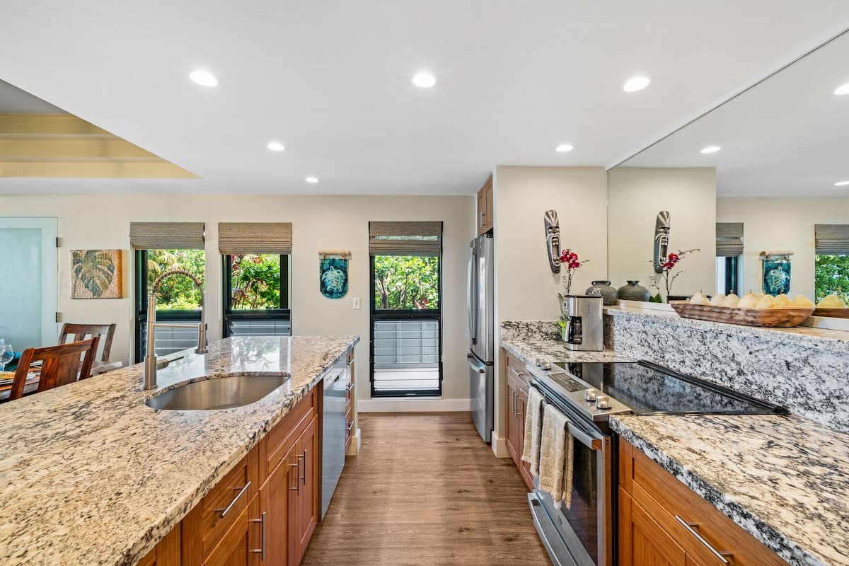 Condo in Lahaina · ★5.0 · 3 bedrooms · 4 beds · 2 baths - Photo 3