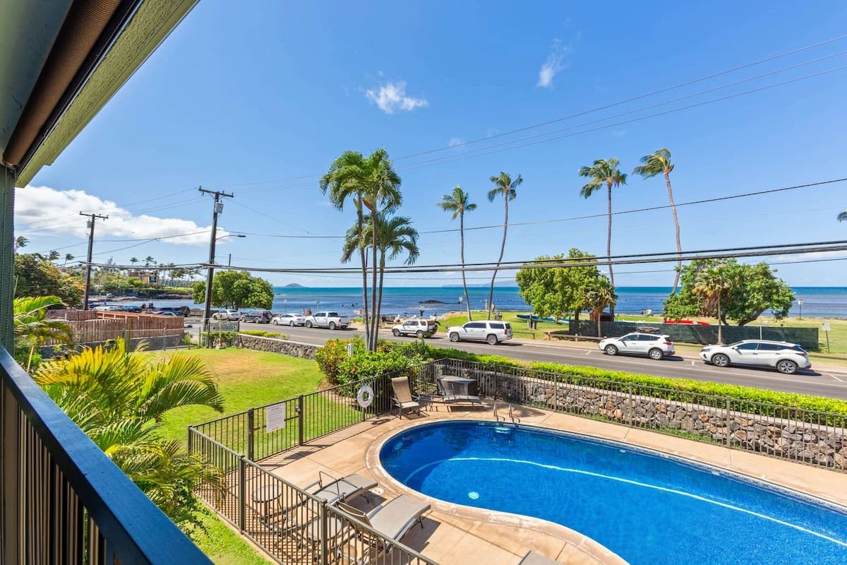 Condo in Kihei · ★4.92 · 1 bedroom · 2 beds · 1 private bath - Photo 5