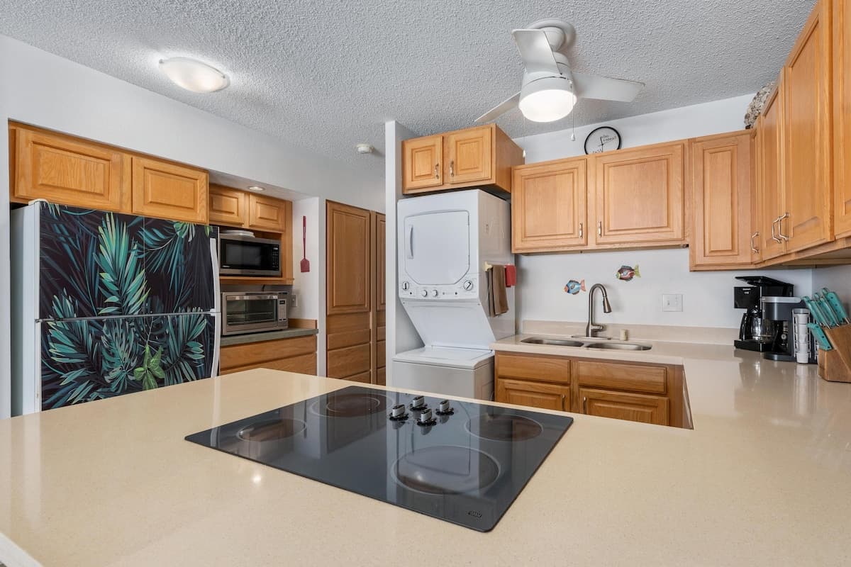 Condo in Kailua-Kona · ★4.89 · 1 bedroom · 2 beds · 1 shared bath - Photo 4