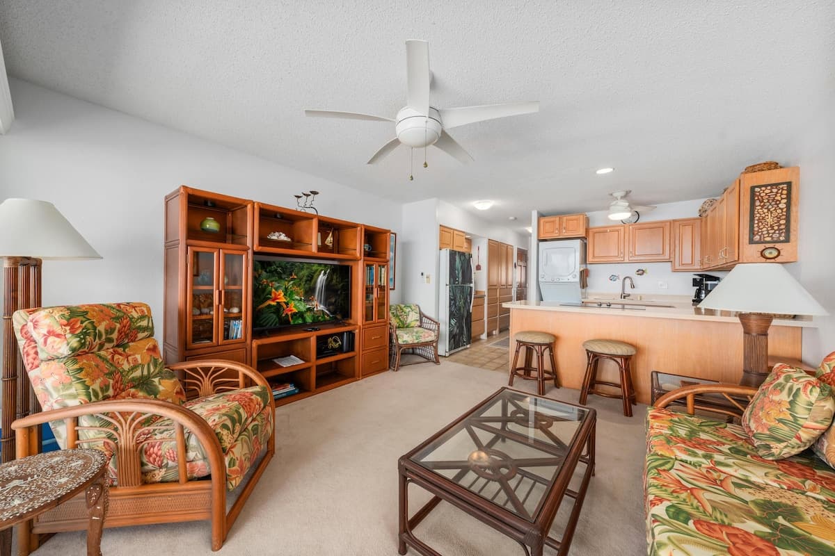 Condo in Kailua-Kona · ★4.89 · 1 bedroom · 2 beds · 1 shared bath - Photo 3