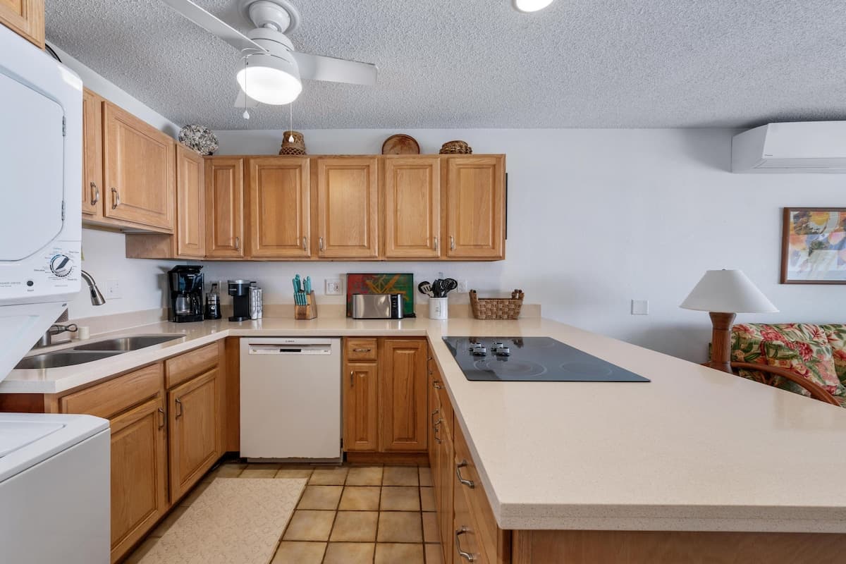 Condo in Kailua-Kona · ★4.89 · 1 bedroom · 2 beds · 1 shared bath - Photo 5