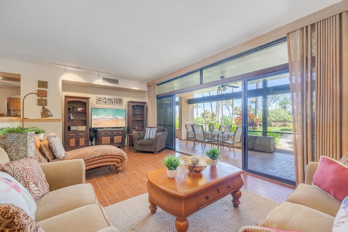 Condo in Lahaina · ★4.65 · 2 bedrooms · 3 beds · 2 baths - Photo 2