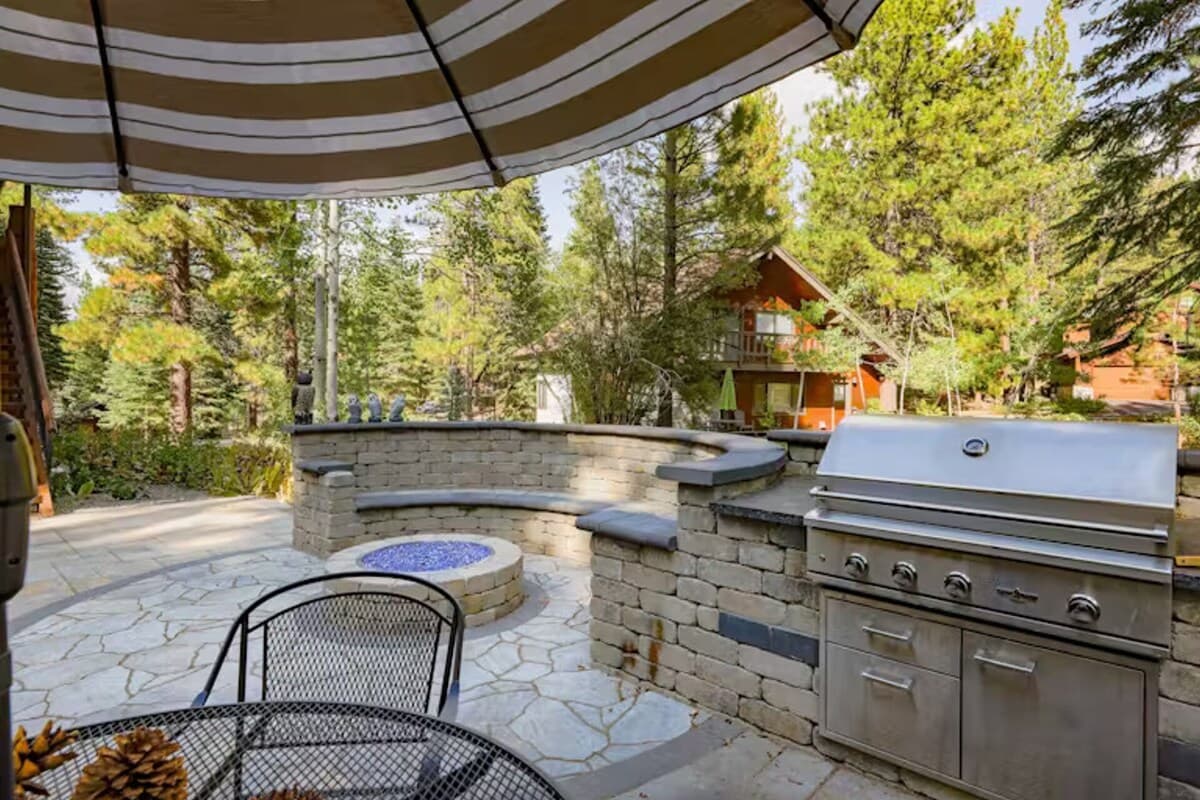 Truckee 6BR w/ Private Hot Tub, Fire Pit, Pool - Photo 5
