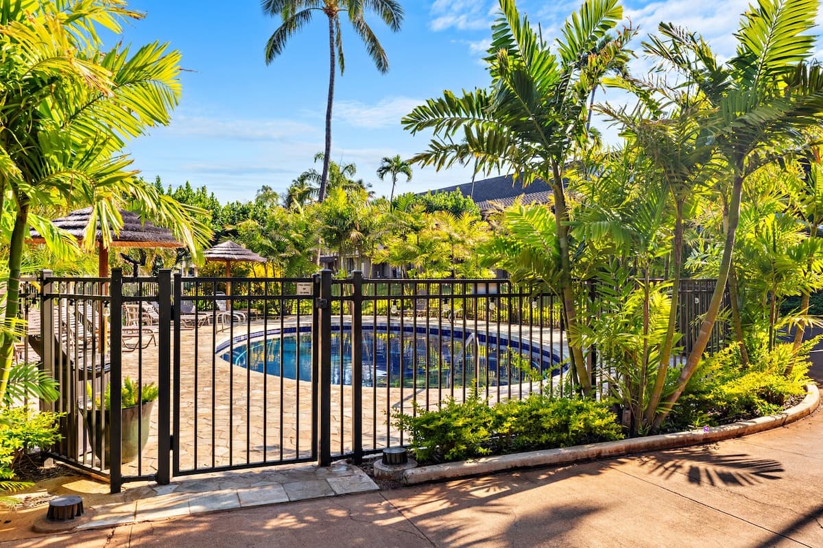 Condo in Lahaina · ★5.0 · 1 bedroom · 2 beds · 1 private bath - Photo 4