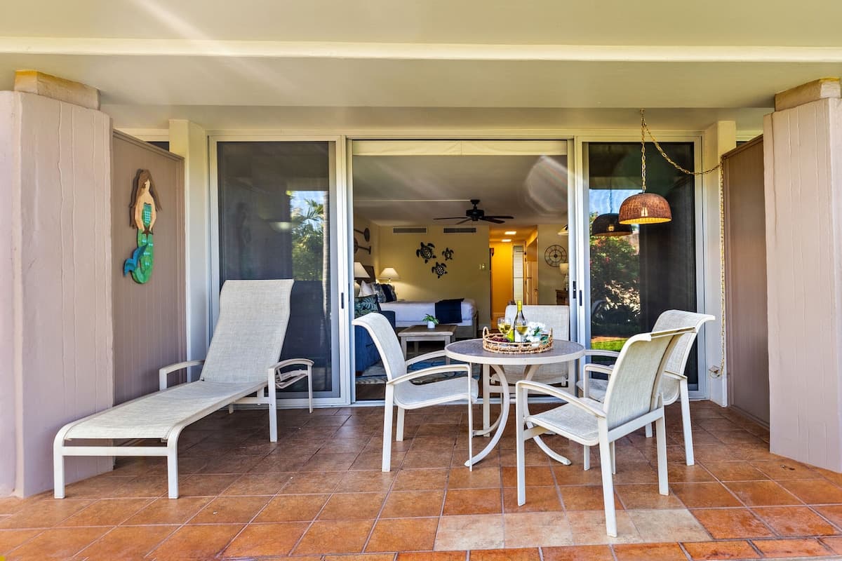 Condo in Lahaina · ★5.0 · 1 bedroom · 2 beds · 1 private bath - Photo 5