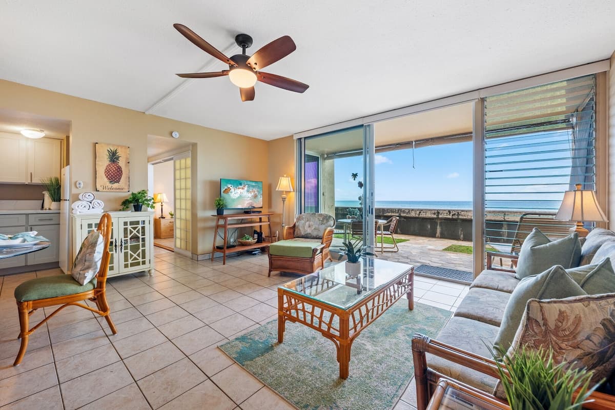 Condo in Lahaina · ★4.43 · 1 bedroom · 2 beds · 1 private bath - Photo 2