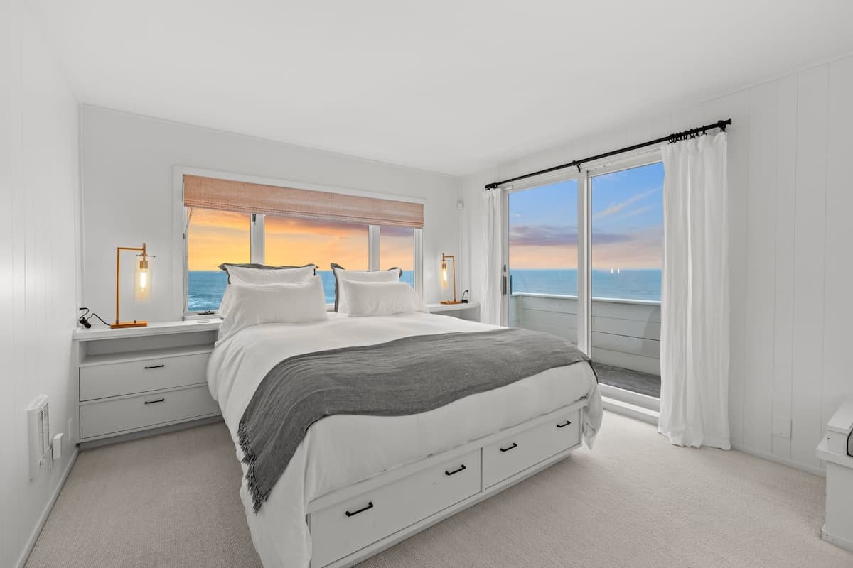 Oceanfront Escape with Panoramic Pacific Views - Photo 5