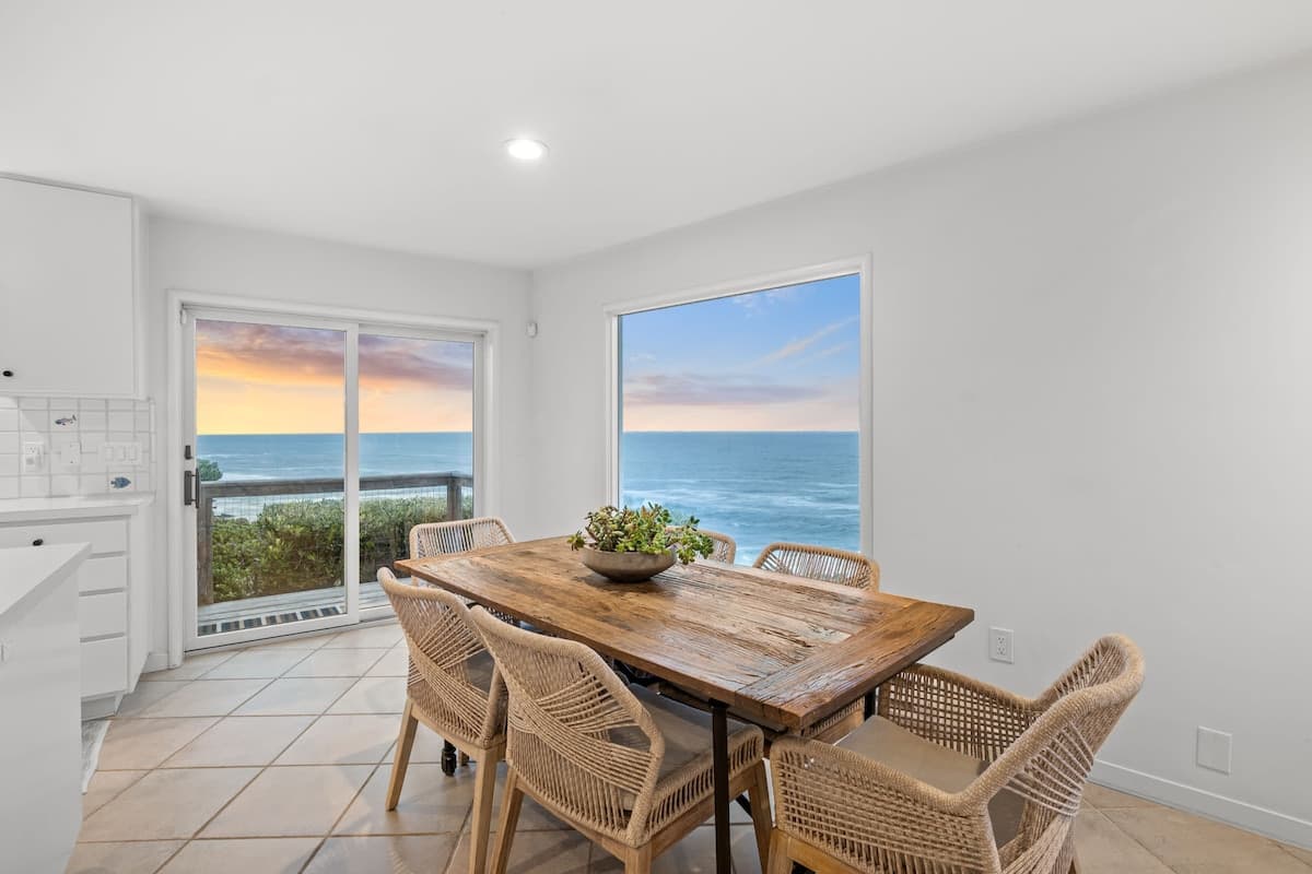 Oceanfront Escape with Panoramic Pacific Views - Photo 2