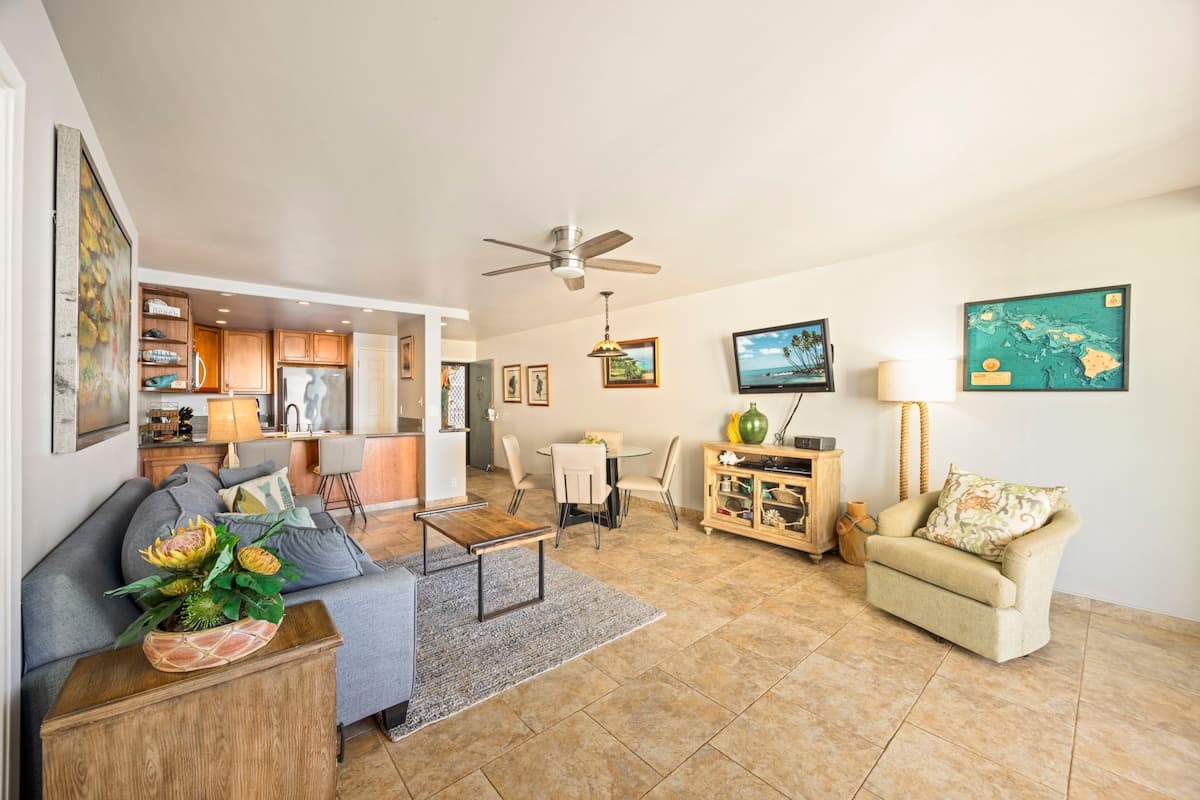 Condo in Lahaina · ★4.88 · 2 bedrooms · 3 beds · 2 baths - Photo 4