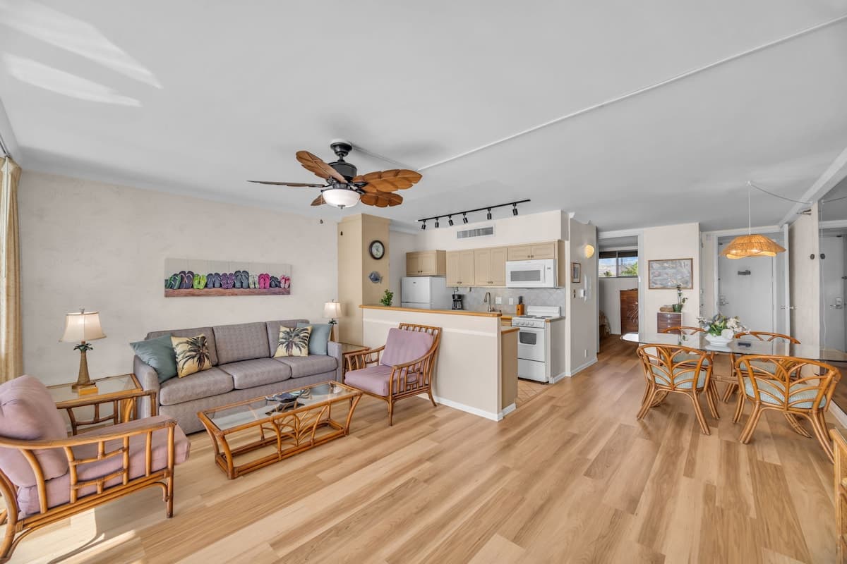 Condo in Lahaina · ★4.75 · 1 bedroom · 2 beds · 1 bath - Photo 4