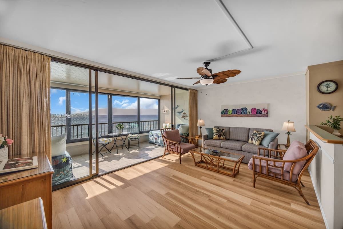 Condo in Lahaina · ★4.75 · 1 bedroom · 2 beds · 1 bath - Photo 3