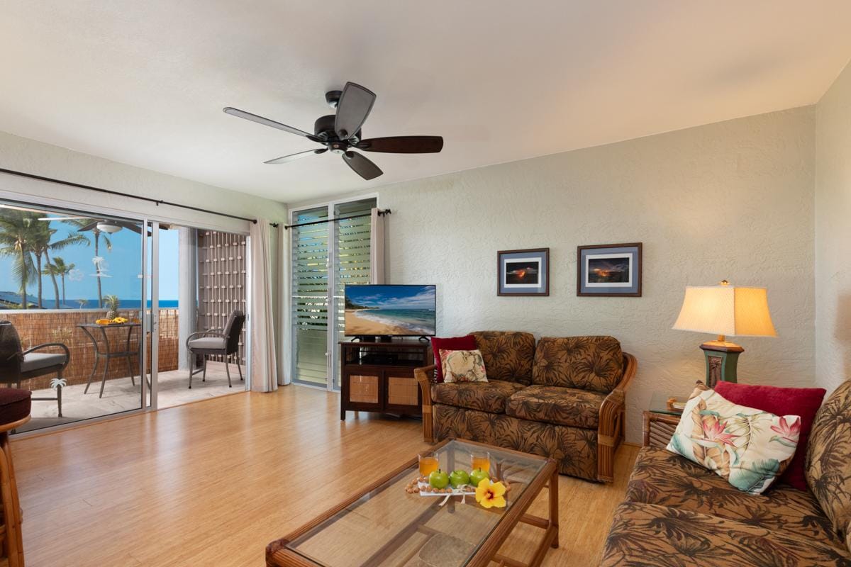 Condo in Kailua-Kona · ★4.83 · 1 bedroom · 2 beds · 1 private bath - Photo 3