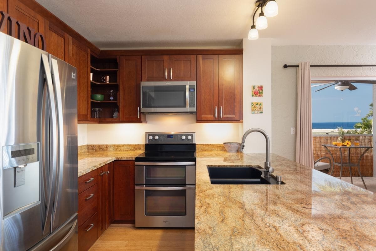 Condo in Kailua-Kona · ★4.83 · 1 bedroom · 2 beds · 1 private bath - Photo 2