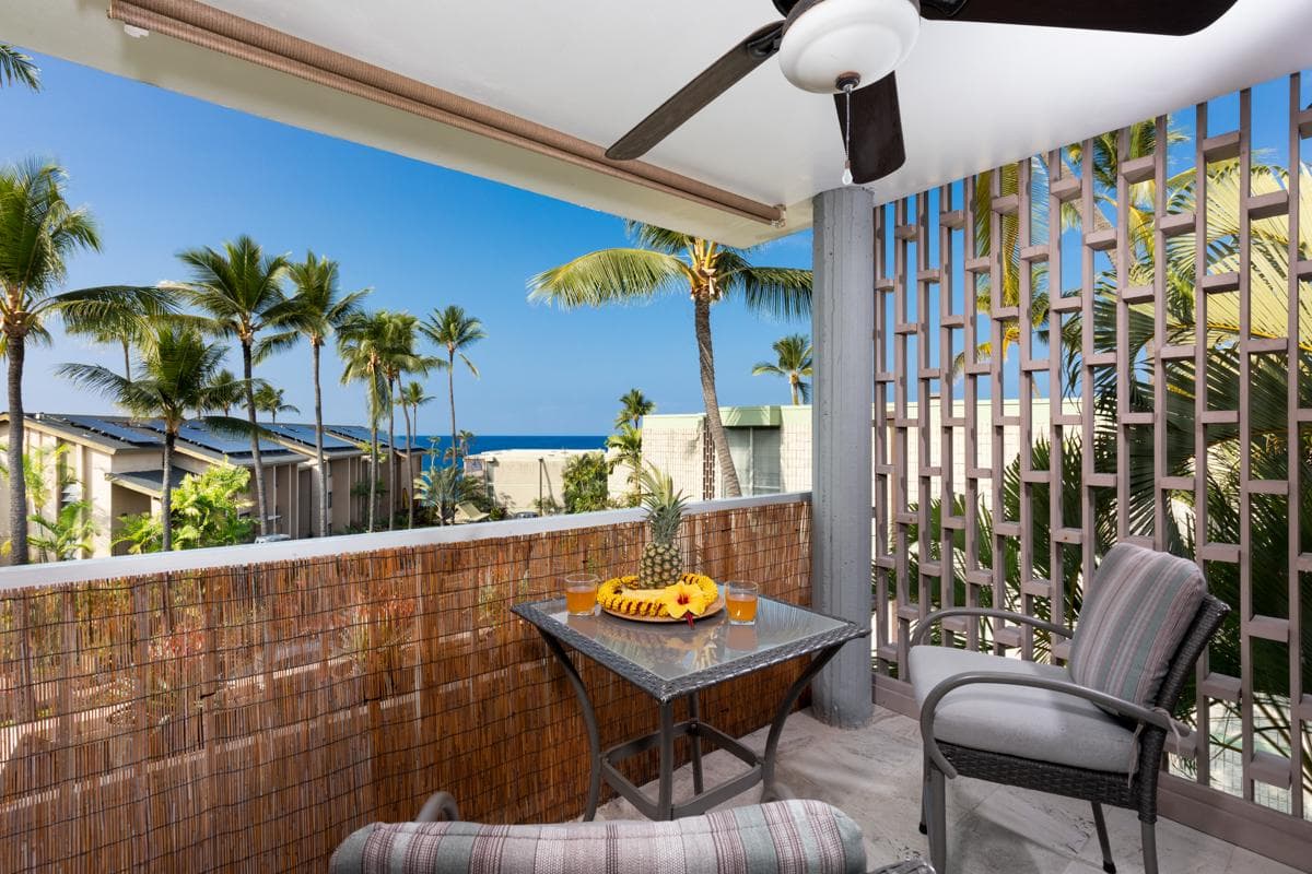 Condo in Kailua-Kona · ★4.83 · 1 bedroom · 2 beds · 1 private bath - Photo 4