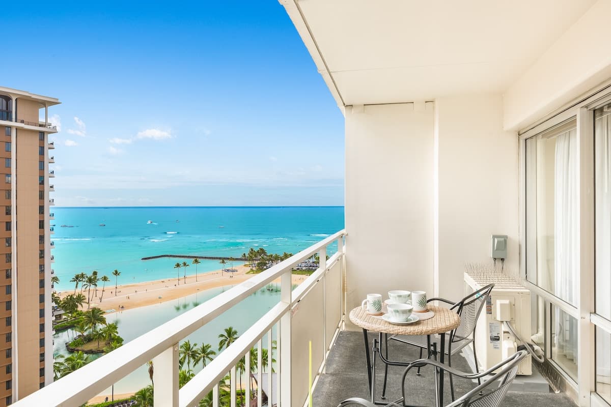 Condo in Honolulu · ★4.93 · 1 bedroom · 2 beds · 1 private bath - Photo 3