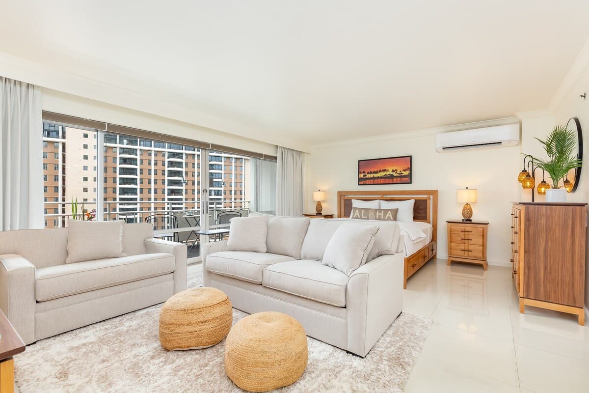 Condo in Honolulu · ★4.93 · 1 bedroom · 2 beds · 1 private bath - Photo 2