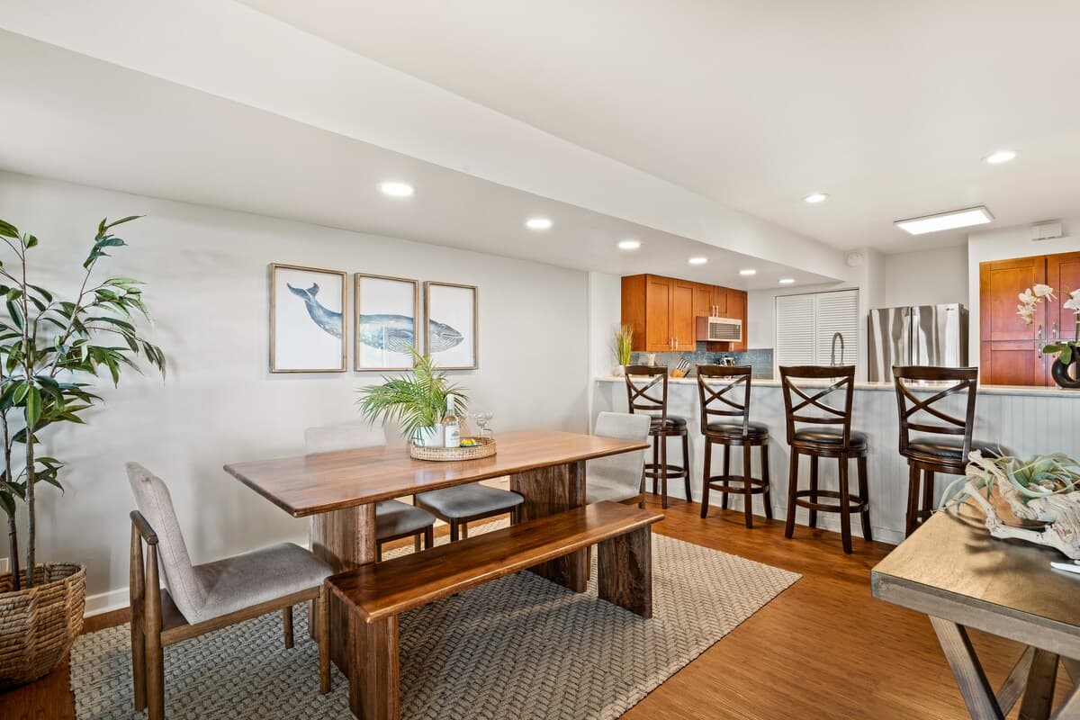 Condo in Lahaina · ★4.33 · 2 bedrooms · 2 beds · 2.5 baths - Photo 5