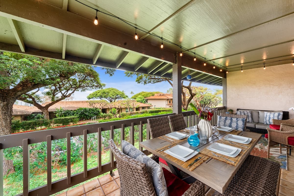 Condo in Lahaina · ★4.33 · 2 bedrooms · 2 beds · 2.5 baths - Photo 1