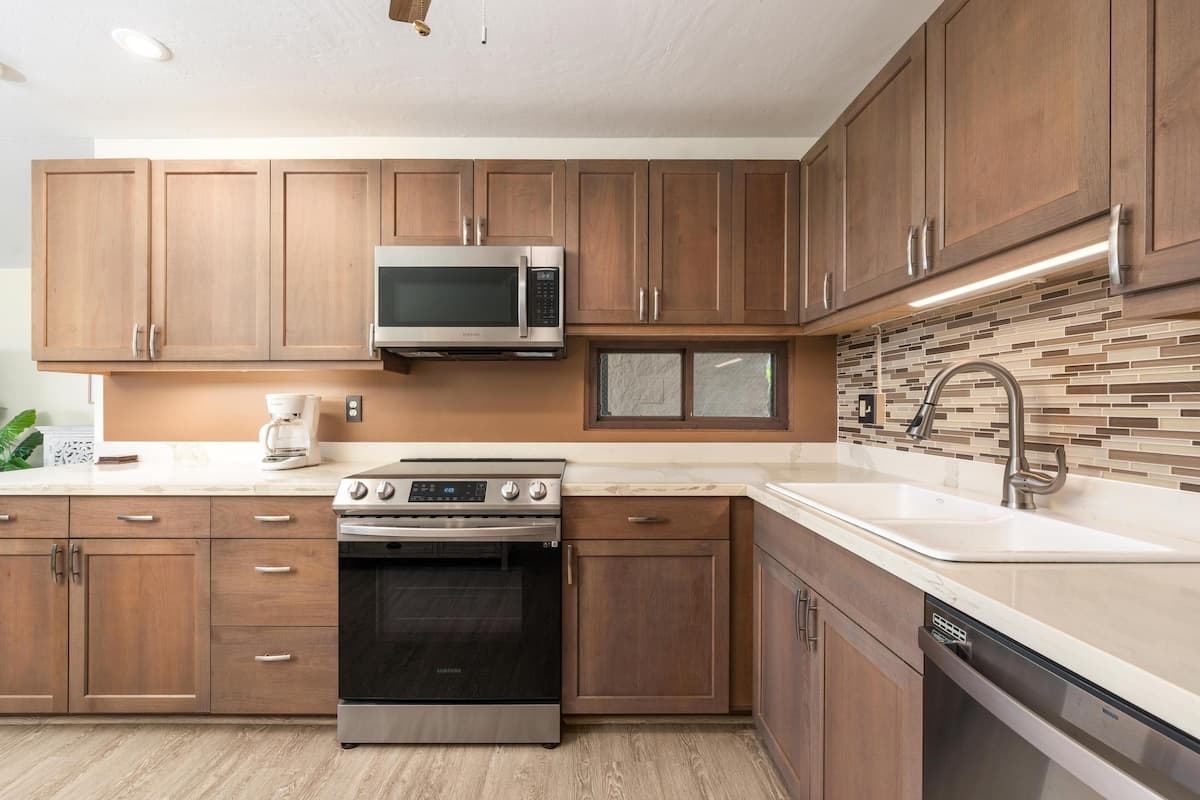 Condo in Kailua-Kona · ★4.58 · 2 bedrooms · 3 beds · 2 shared baths - Photo 5