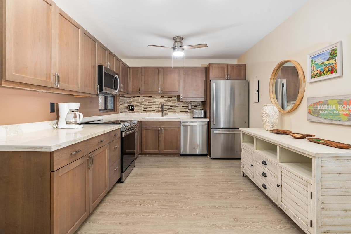 Condo in Kailua-Kona · ★4.58 · 2 bedrooms · 3 beds · 2 shared baths - Photo 4
