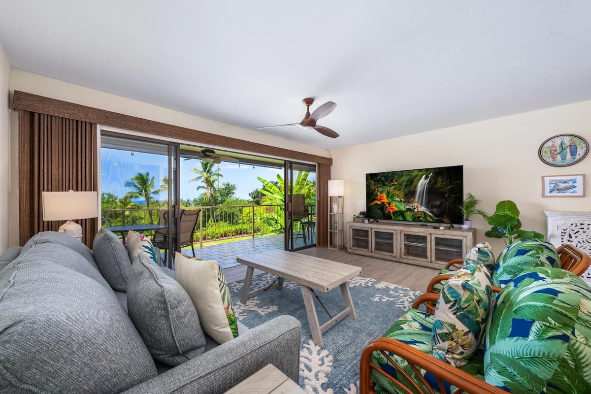 Condo in Kailua-Kona · ★4.58 · 2 bedrooms · 3 beds · 2 shared baths - Photo 1