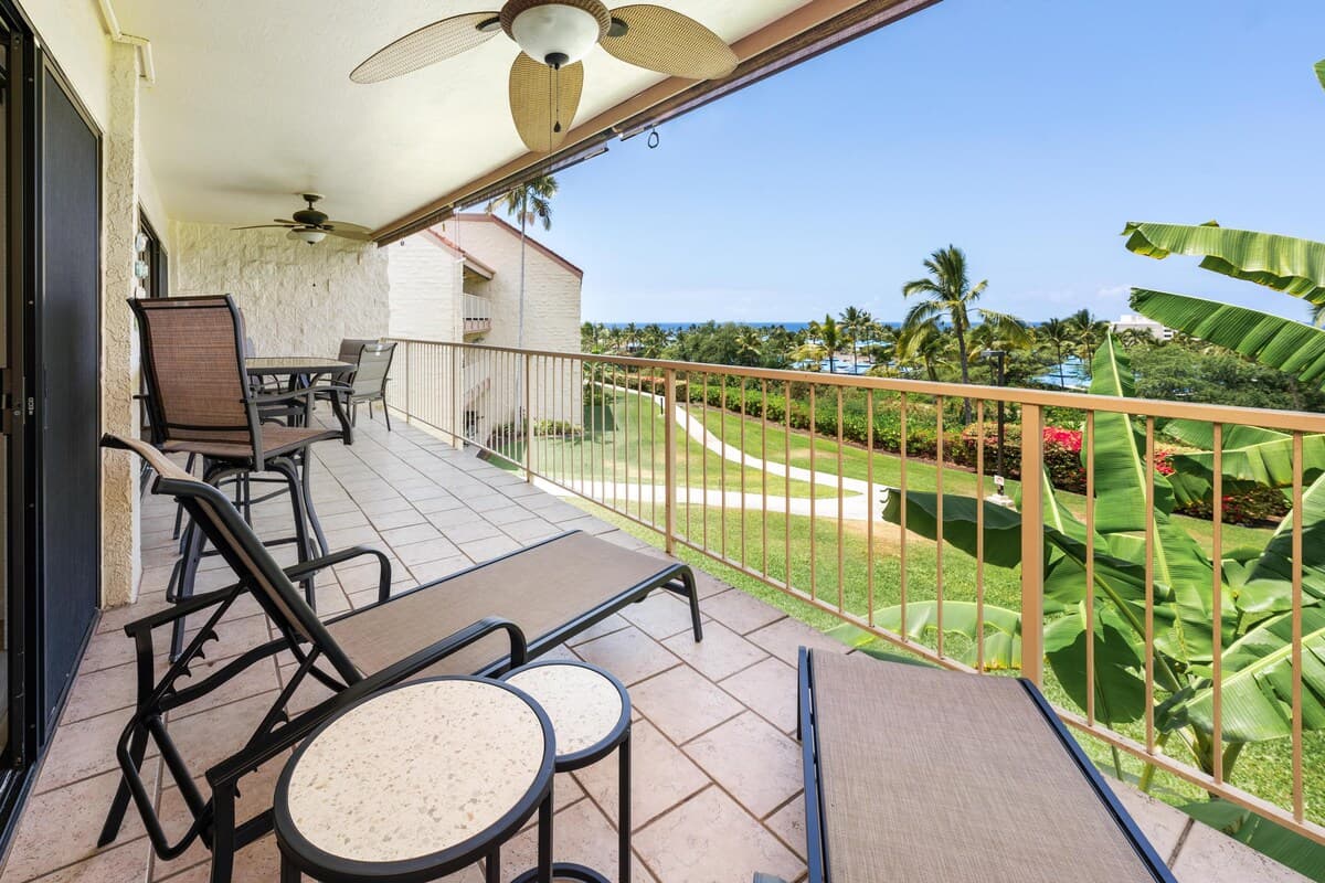 Condo in Kailua-Kona · ★4.58 · 2 bedrooms · 3 beds · 2 shared baths - Photo 2