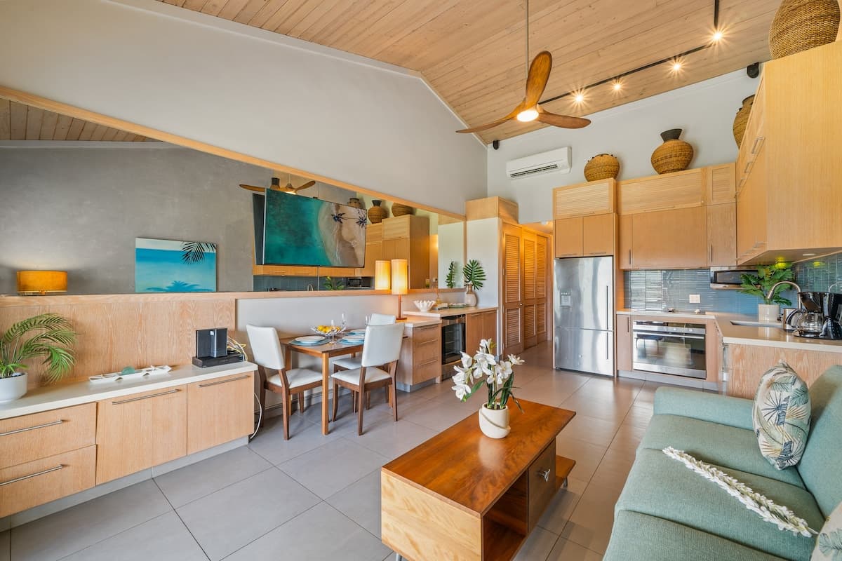 Condo in Lahaina · ★4.64 · 1 bedroom · 2 beds · 1 bath - Photo 4