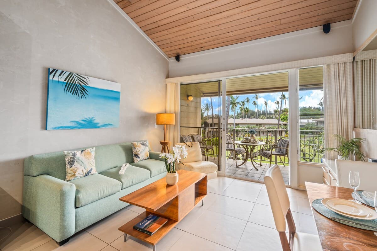 Condo in Lahaina · ★4.64 · 1 bedroom · 2 beds · 1 bath - Photo 5