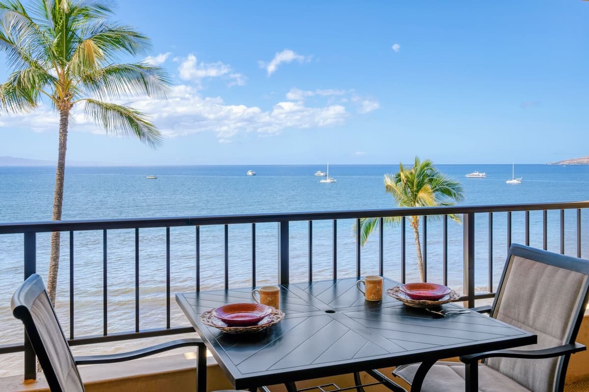 Penthouse Oceanfront overlooking Sandy Beach - Photo 1