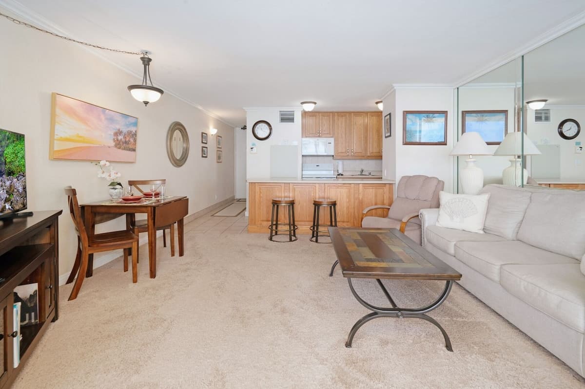 Penthouse Oceanfront overlooking Sandy Beach - Photo 4