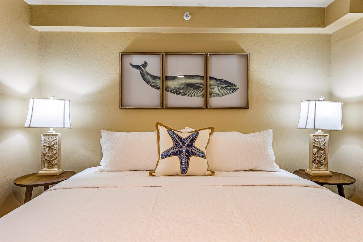 Condo in Lahaina · ★4.96 · 1 bedroom · 2 beds · 1 bath - Photo 3