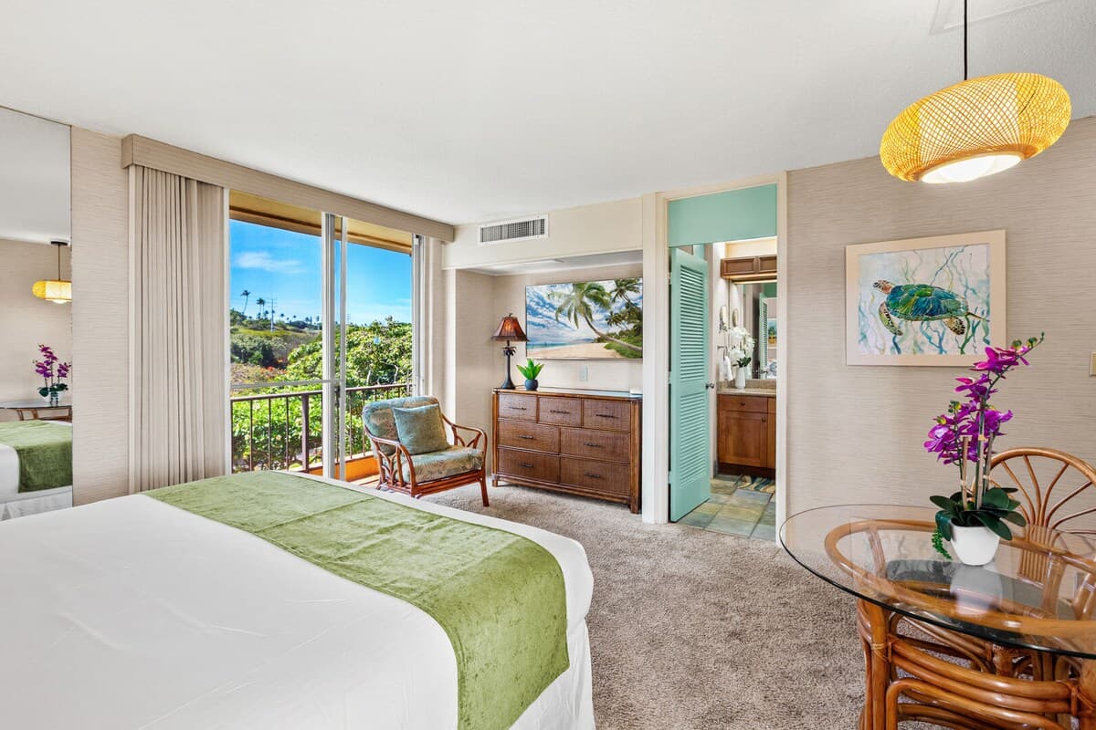 Condo in Lahaina · ★4.33 · 1 bedroom · 1 bed · 1 private bath - Photo 3