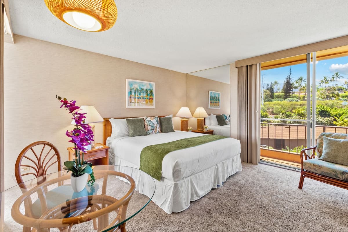 Condo in Lahaina · ★4.33 · 1 bedroom · 1 bed · 1 private bath - Photo 5