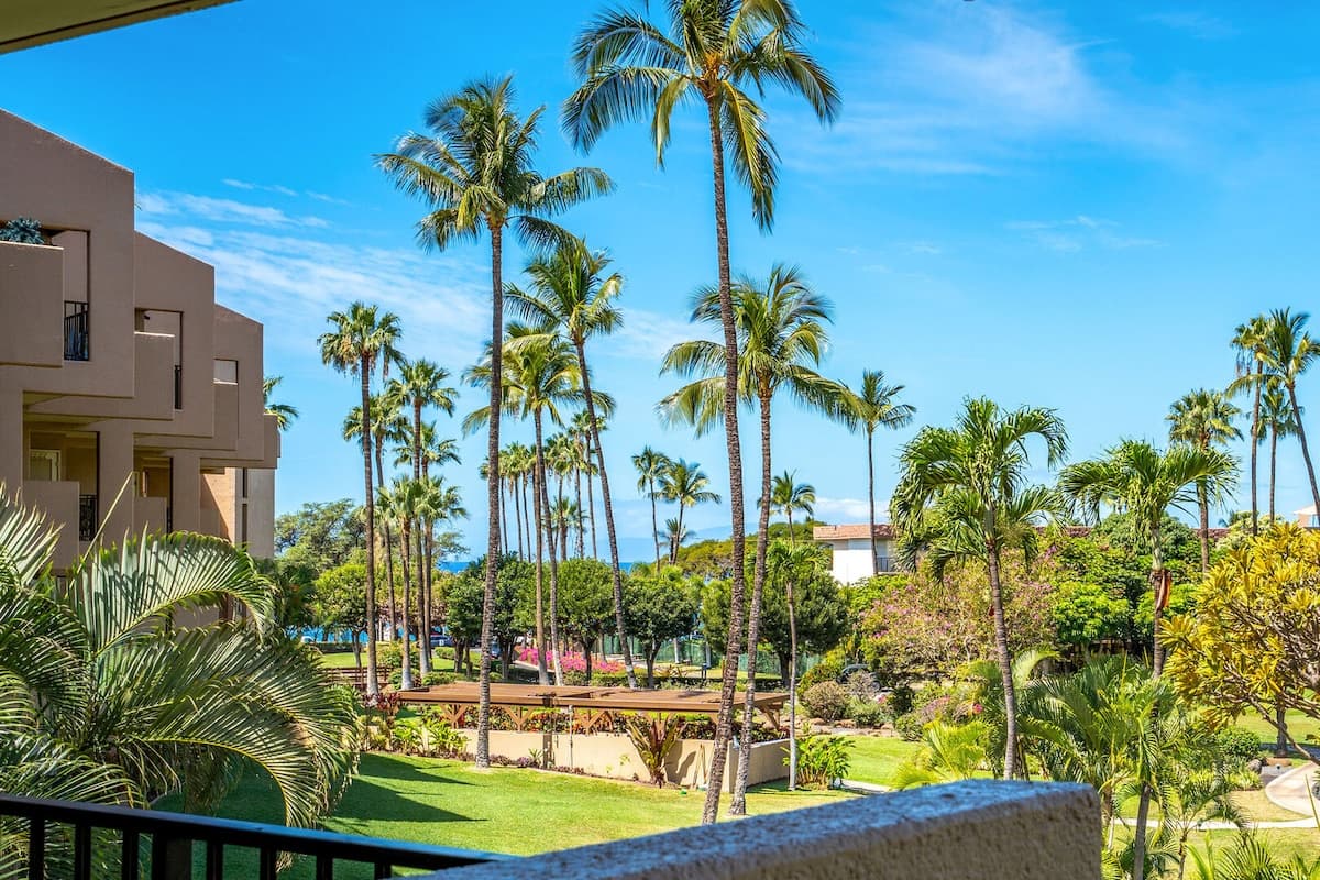 Condo in Kihei · ★4.75 · 1 bedroom · 1 bed · 2 private baths - Photo 2