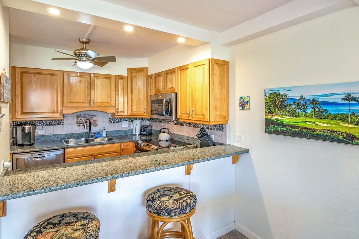Condo in Kihei · ★4.75 · 1 bedroom · 1 bed · 2 private baths - Photo 3