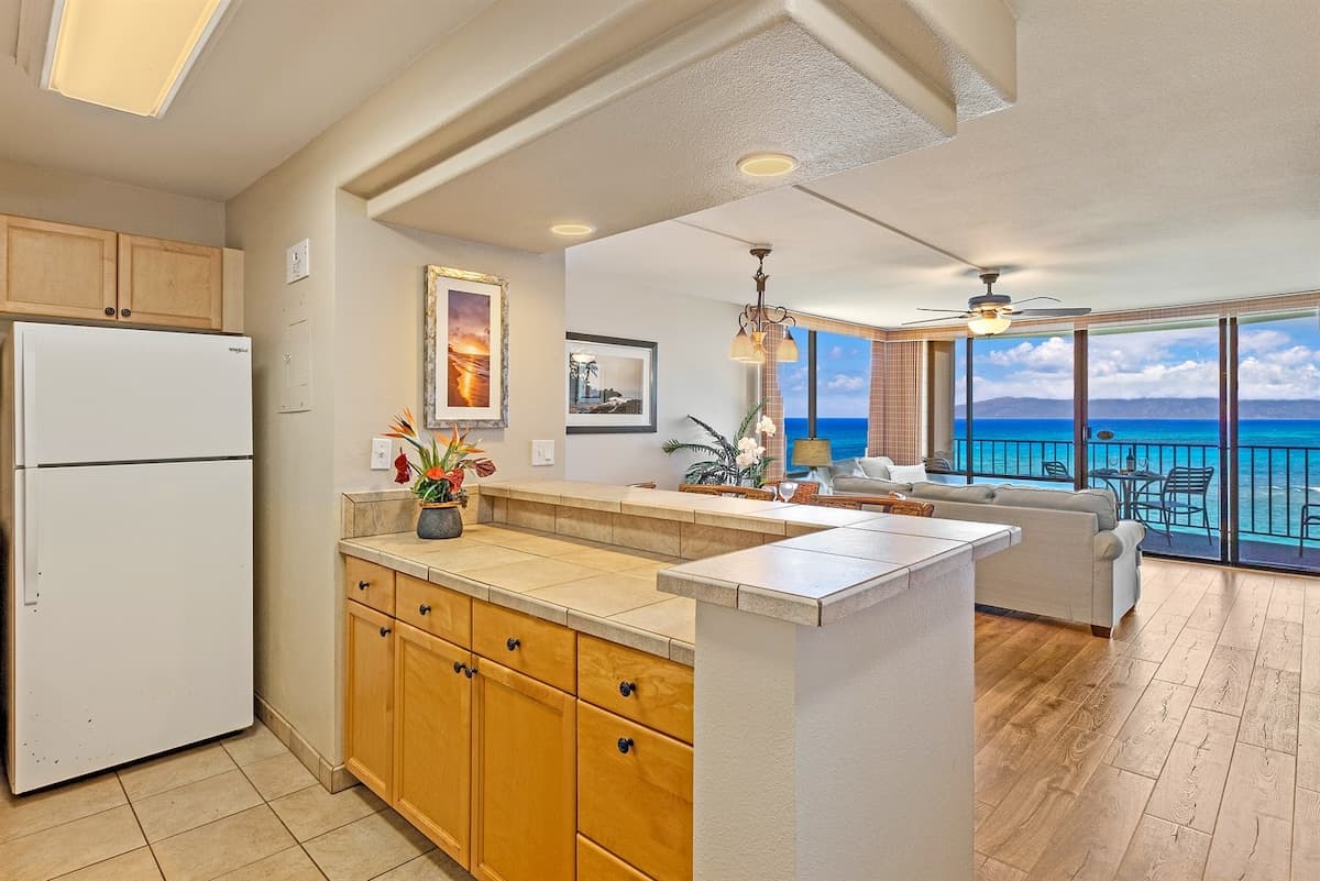 Condo in Lahaina · ★4.94 · 1 bedroom · 2 beds · 1 bath - Photo 4
