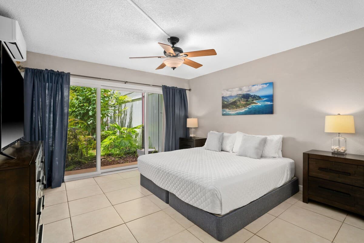 Modern 1BR Condo with Tropical Breezes Pool - Photo 5
